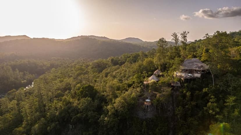 Gaia Riverlodge van bovenaf, San Ignacio Belize