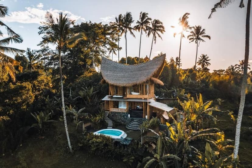 Bmaboo huis op bali met eigen zwembad midden in de natuur