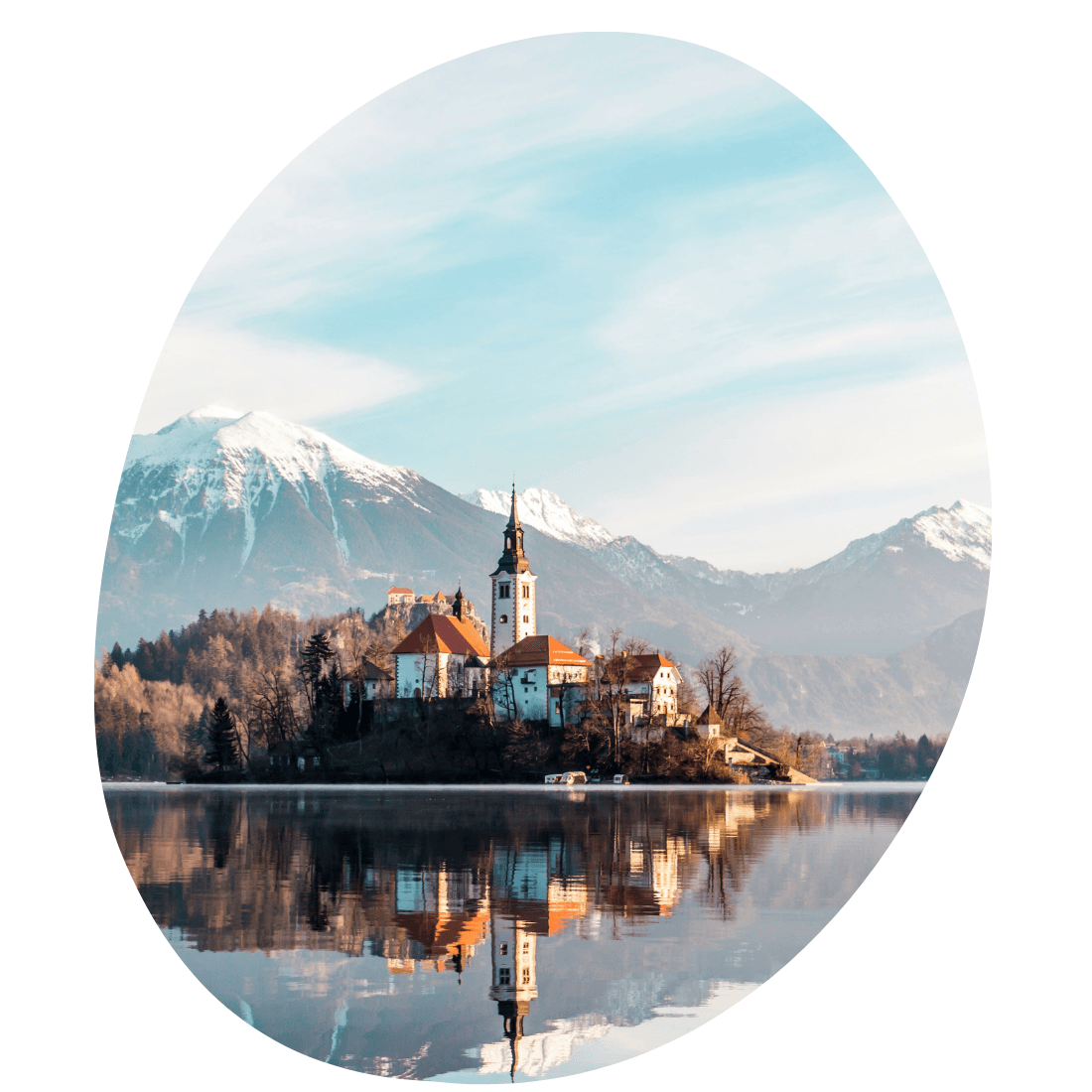 Prachtig eiland in het water in Slovenië