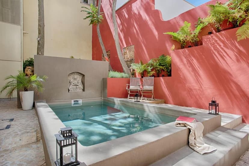 Zwembad bij Dear Lisbon accommodatie in Lissabon