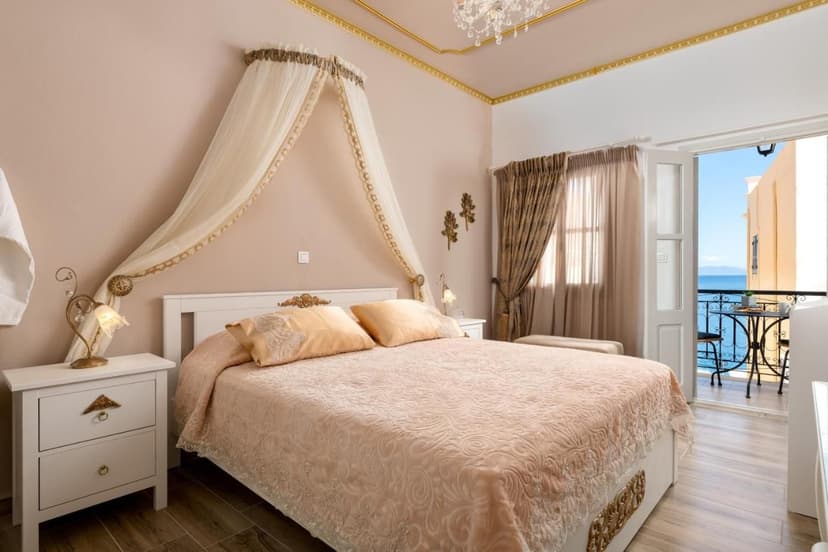 Slaapkamer bij Marika's Deluxe Room