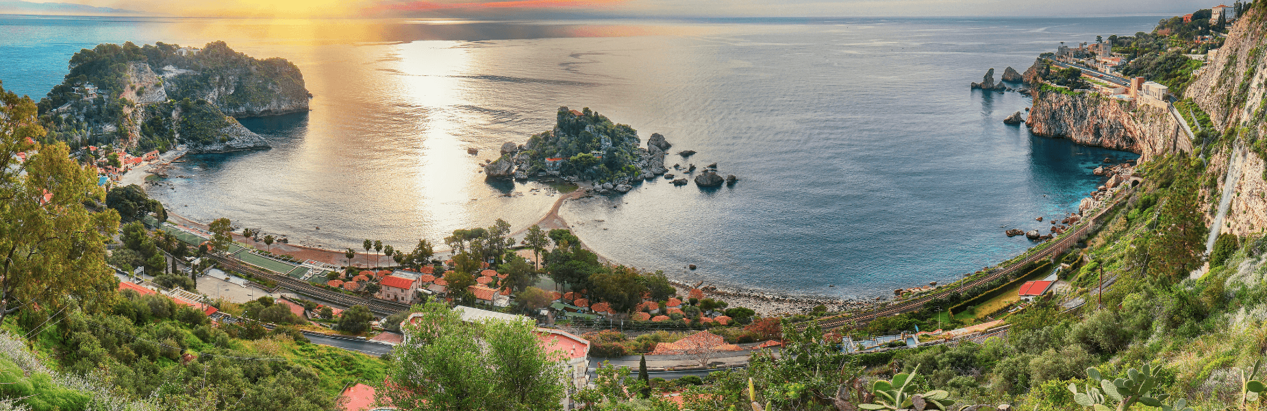 Vergezicht over de stad Taormina op Sicilie