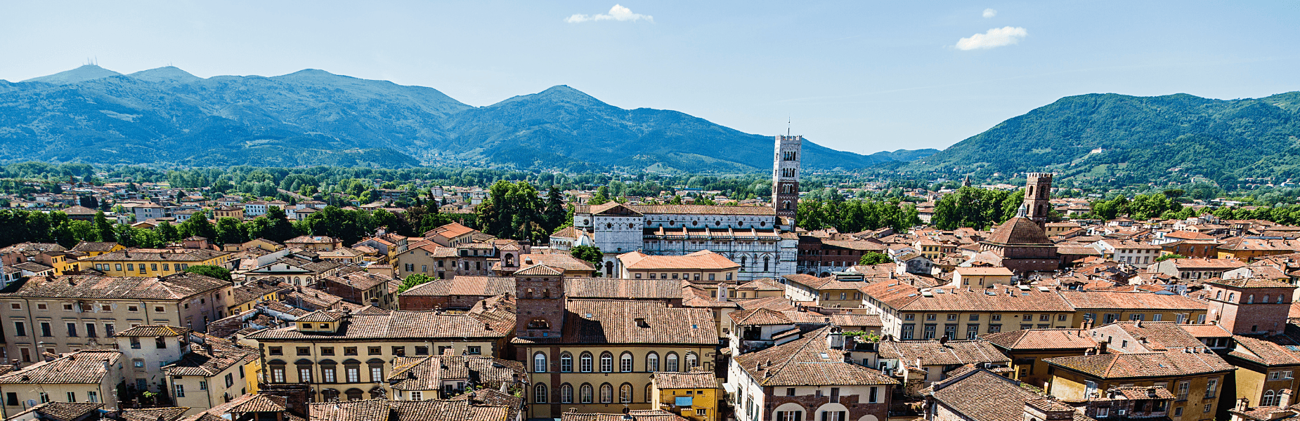 Header Slow travel Italië, uitzicht op het stadje Lucca