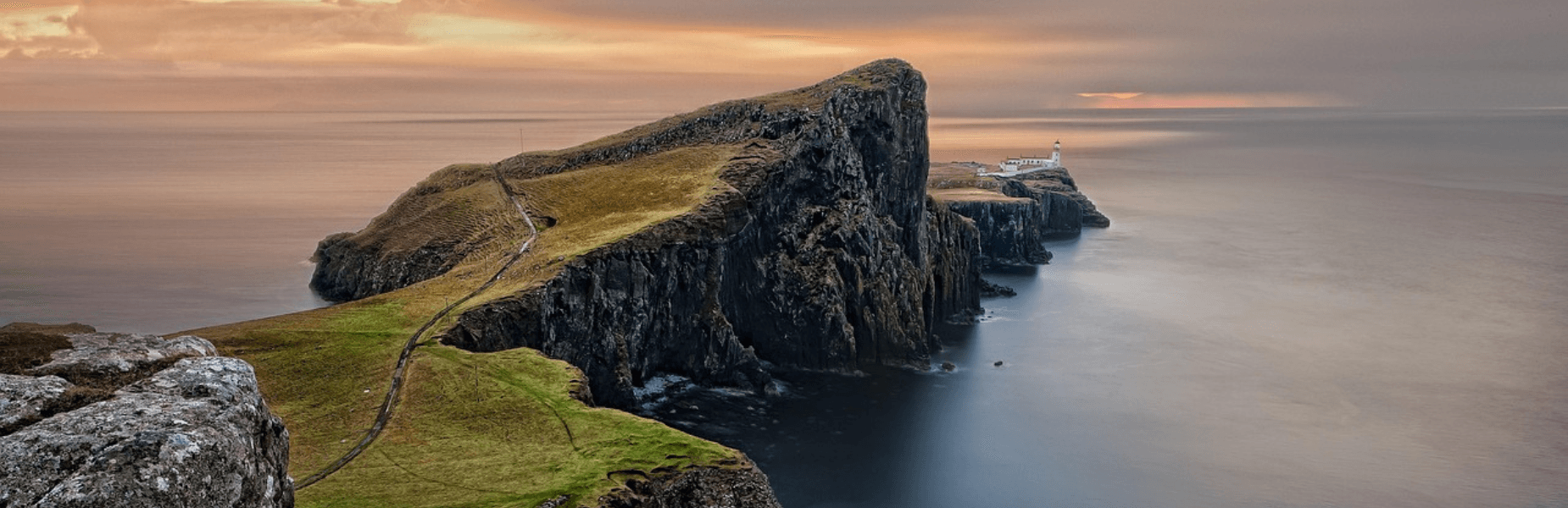 Prachtige berg met zee