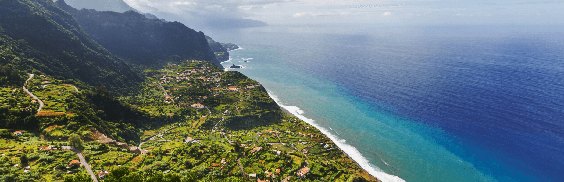 De kustlijn van het eiland Madeira