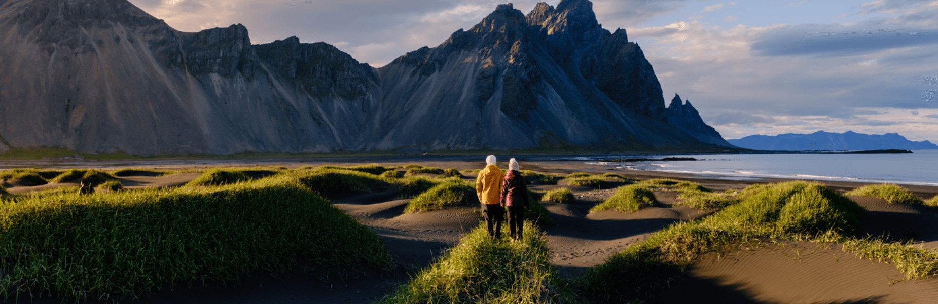 prachtige bergen in ijsland met koppel