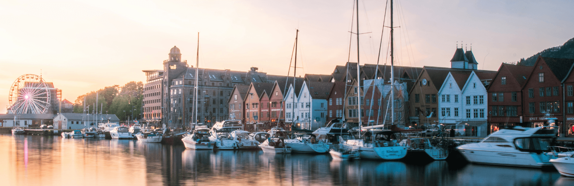 bekende bryggen houten huisjes in de haven van bergen