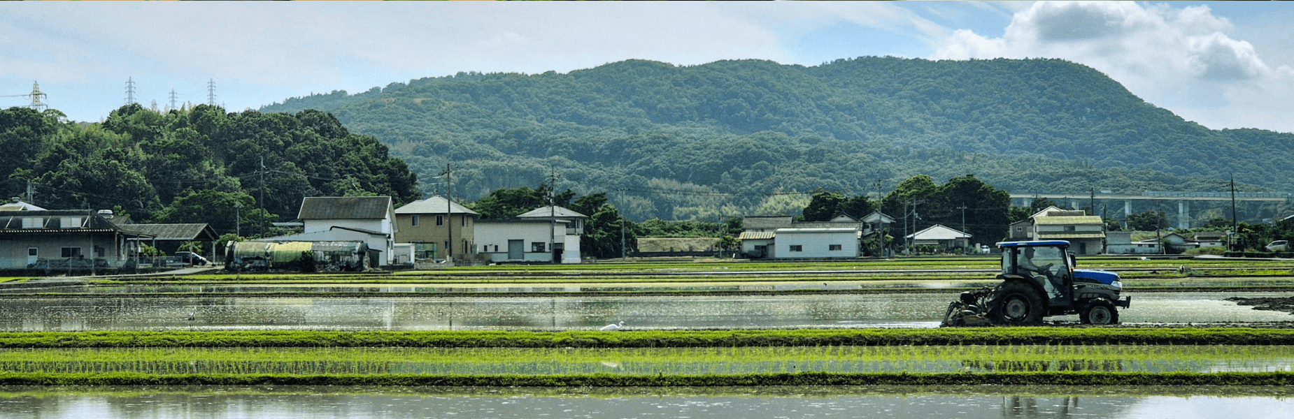 Tractor op de japanse countryside