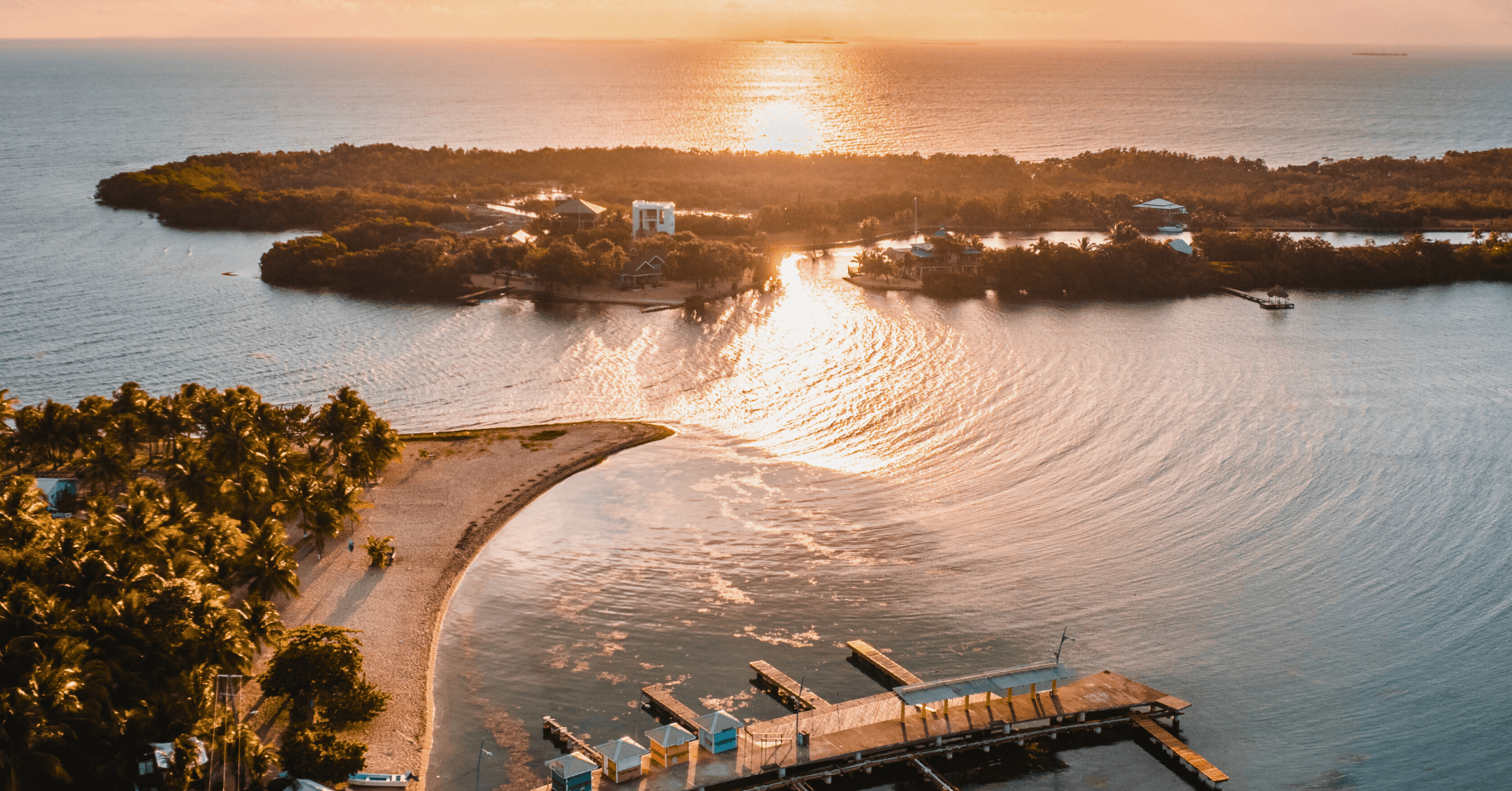 Water met mooie zonsondergang