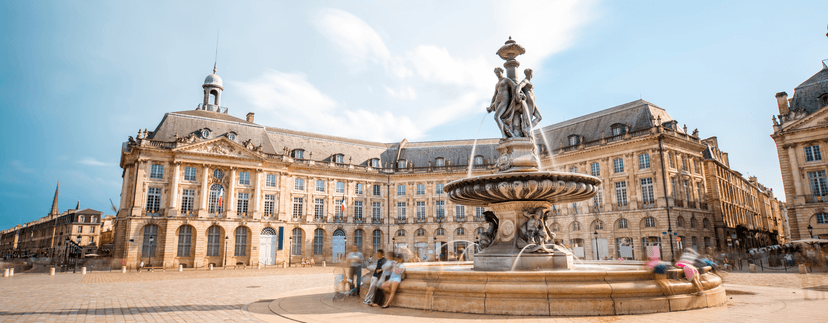 Uitzicht op de Three Graces fontein vanaf Place de La Bourse