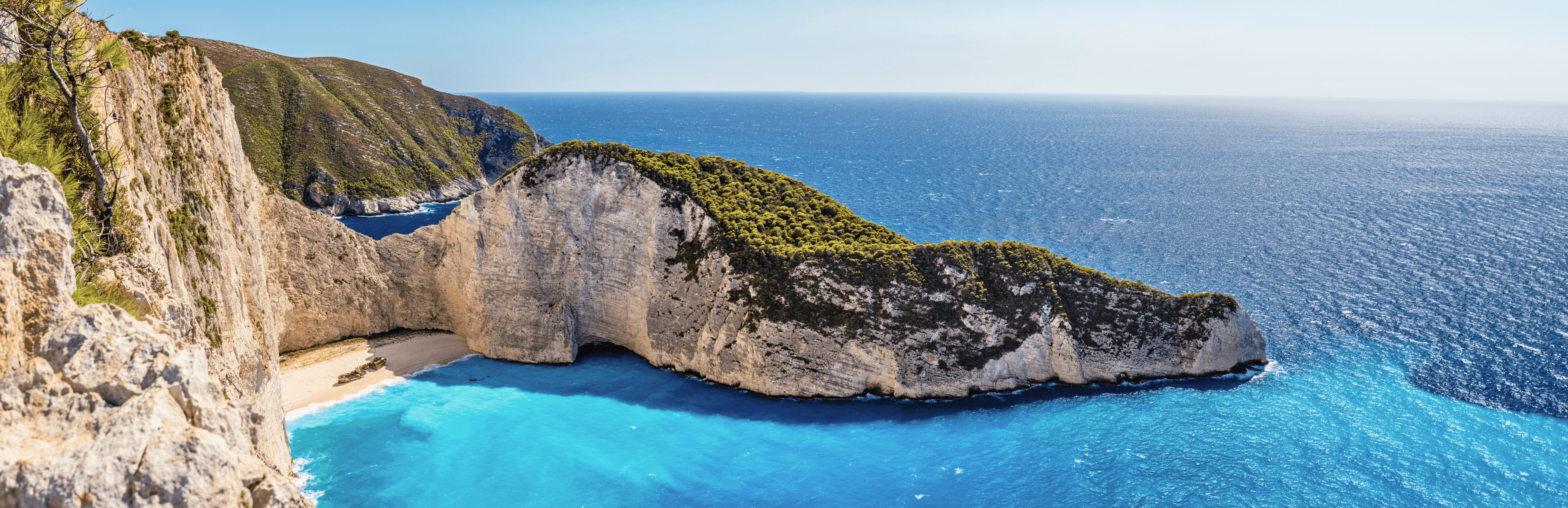 Navagio Bay in Zakynthos vanaf boven