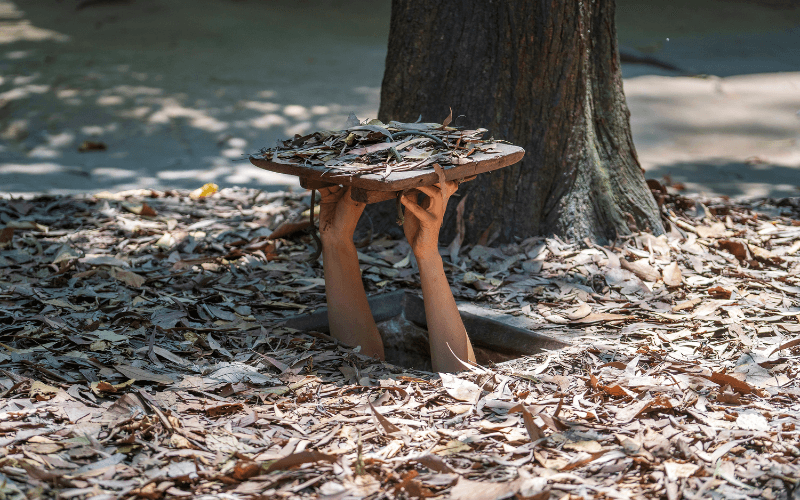 een ingang van de cu chi tunnels