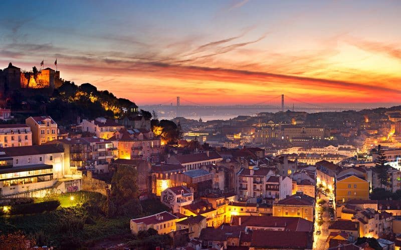 lissabon uitzicht foto op de stad 's avonds