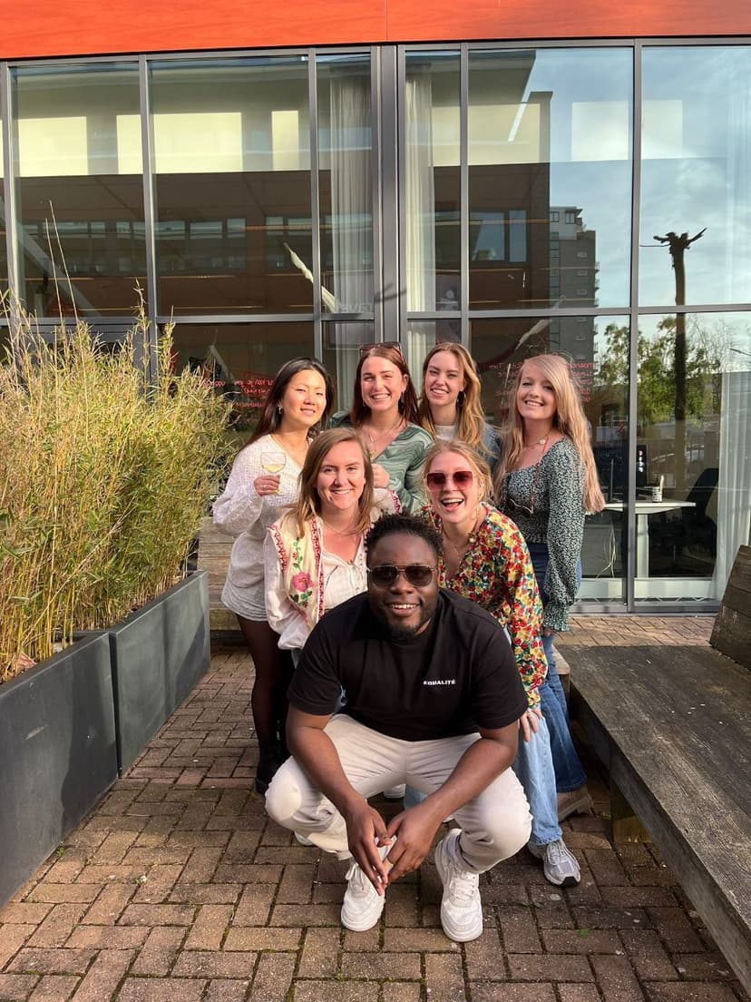 groepsfoto van team footprint travel