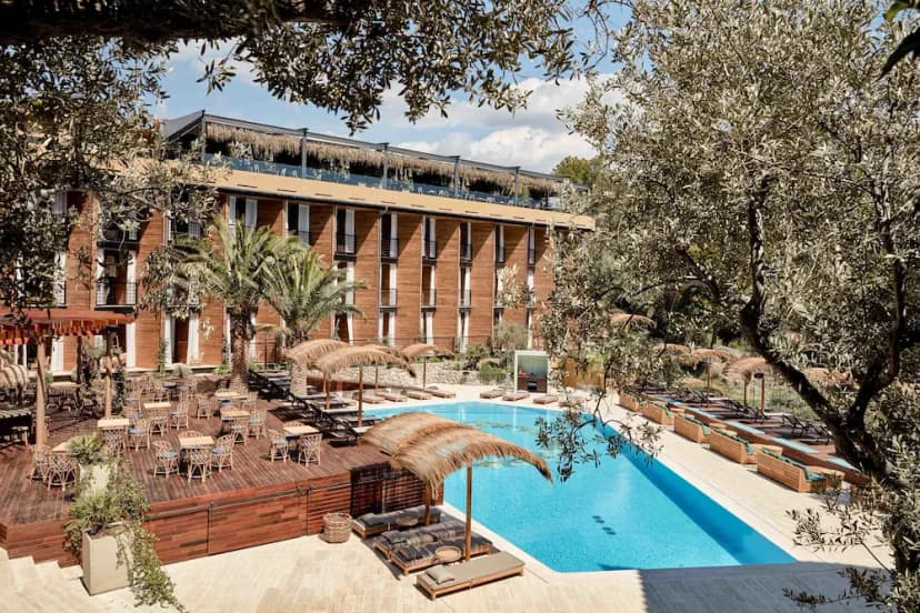 De tuin met zwembad van Bikini Island & Mountain Hotel Port de Sóller