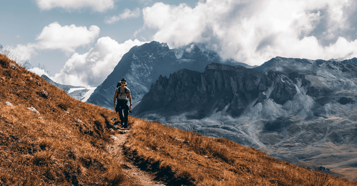 prachtige natuur met hiker