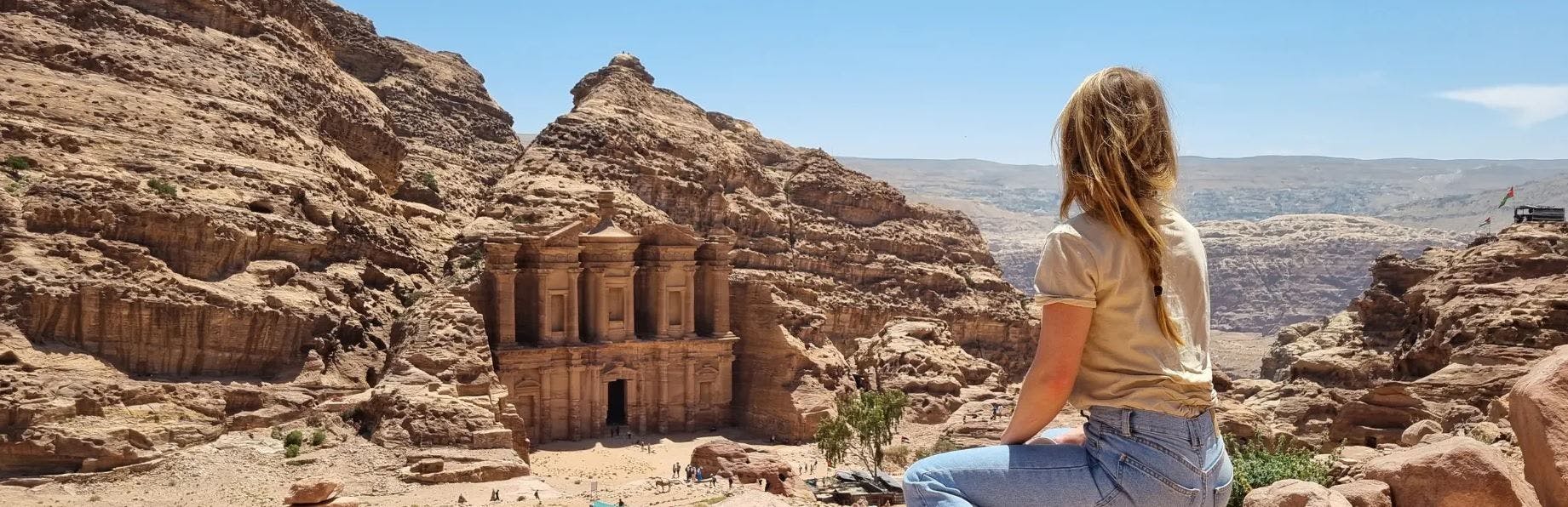 Jordanie Petra met reiziger