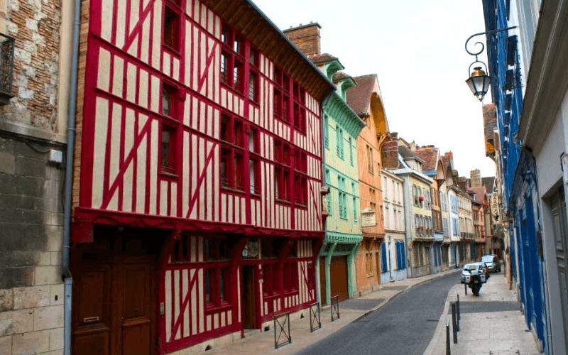 Gekleurde huisjes van Troye