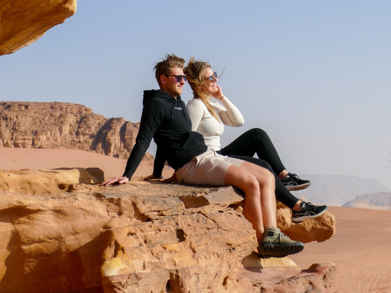 Reiskick uitkijkend over de Wadi Rum woestijn